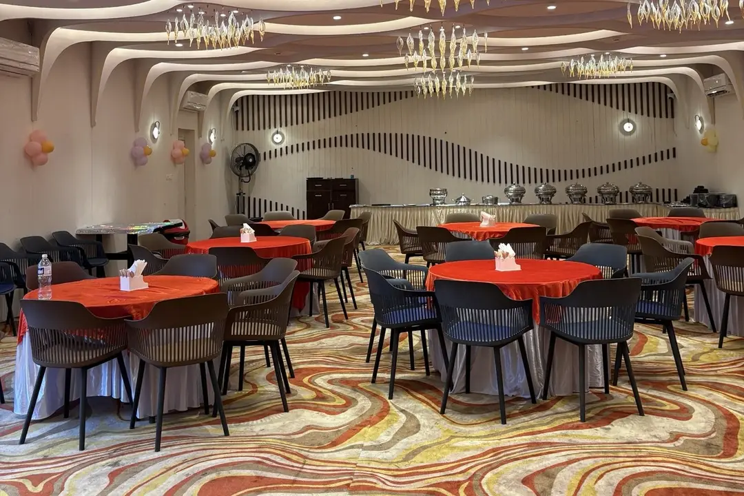 COMPLIMENTARY BANQUET